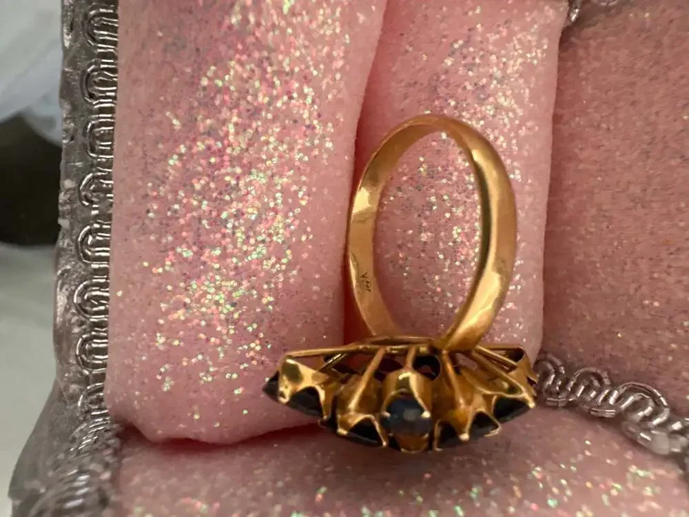 Vintage TG 14K Yellow Gold Oval Sapphire Floral Cluster Ring